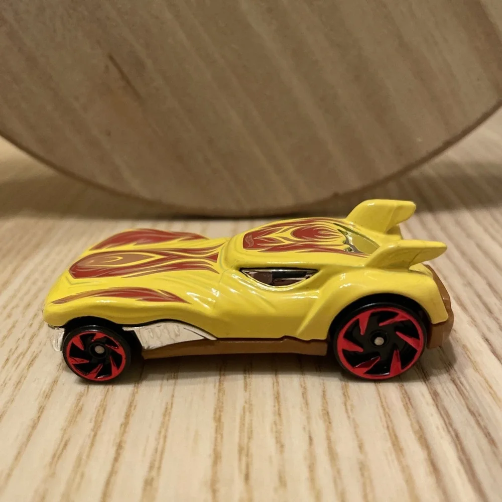 2010 Hot‎ Wheels Howlin' Heat die-cast car from the Street Beasts series